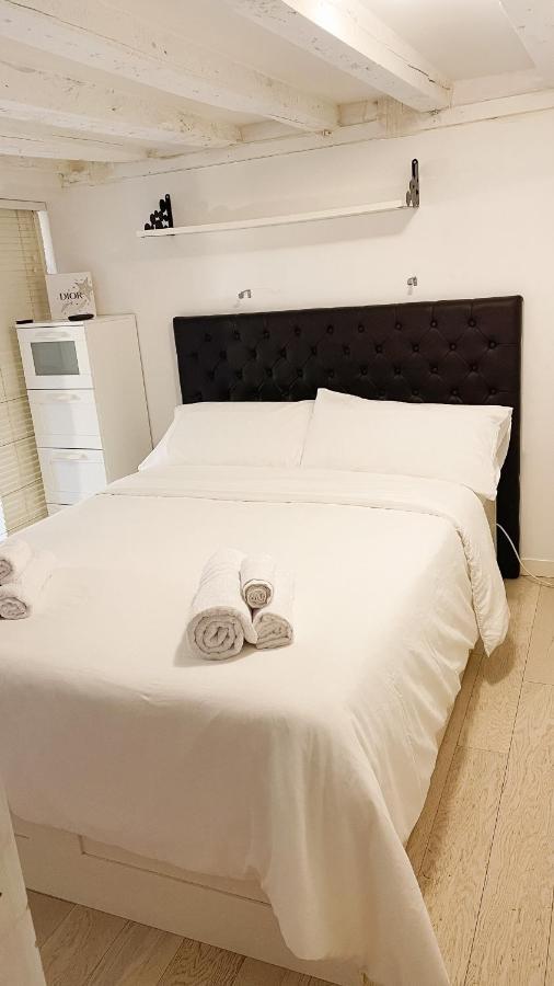 Accogliente Loft A 8 Min Dal Duomo Apartment Milan Bagian luar foto
